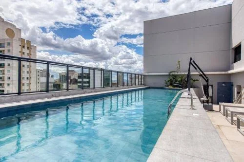 Piscina do Nik Paulista durante o dia